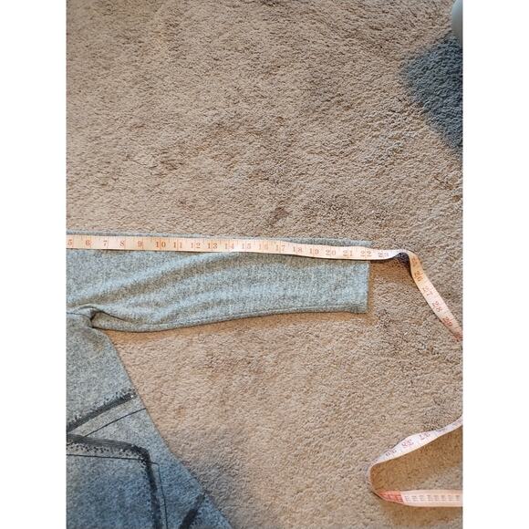 Weekends by Chico's Women's Lightweight Sweater Gray w/Sequin Star Design - Picture 8 of 8